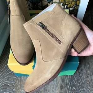 Earth “West Ralston” Ankle Boot. Dark Taupe 8.5